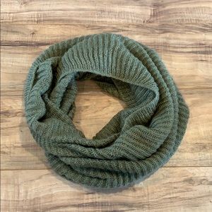 Green infinity scarf